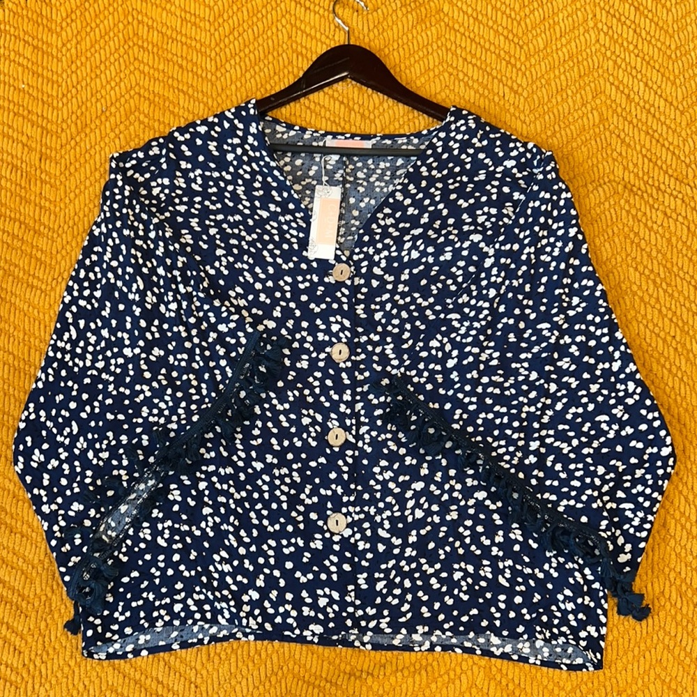 C+D+M Blue with White Floral Print Blouse - Size Large. New with Tags.